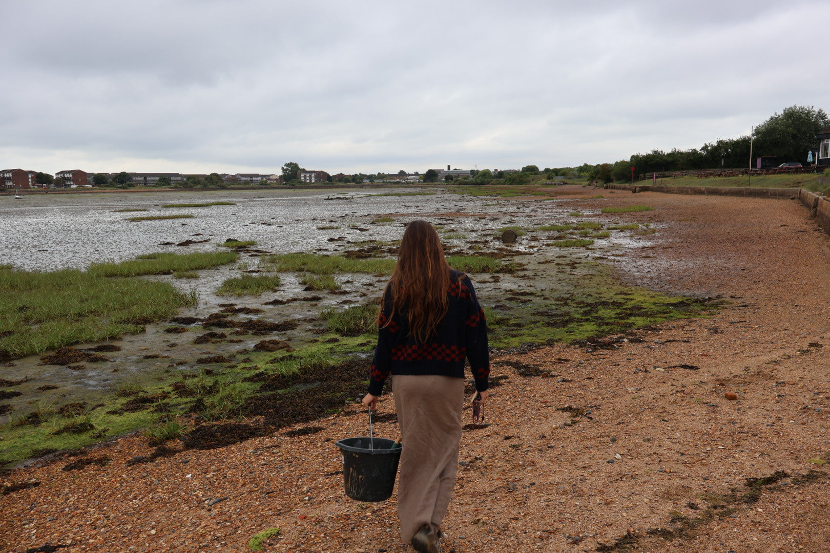 Digging up wild clay in Portsmouth with Follie